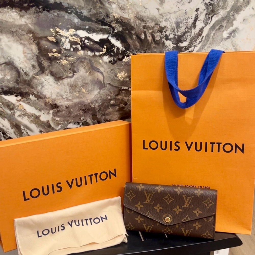 LOUIS VUITTON Monogram Sarah Wallet with Poppy (Red) Interior